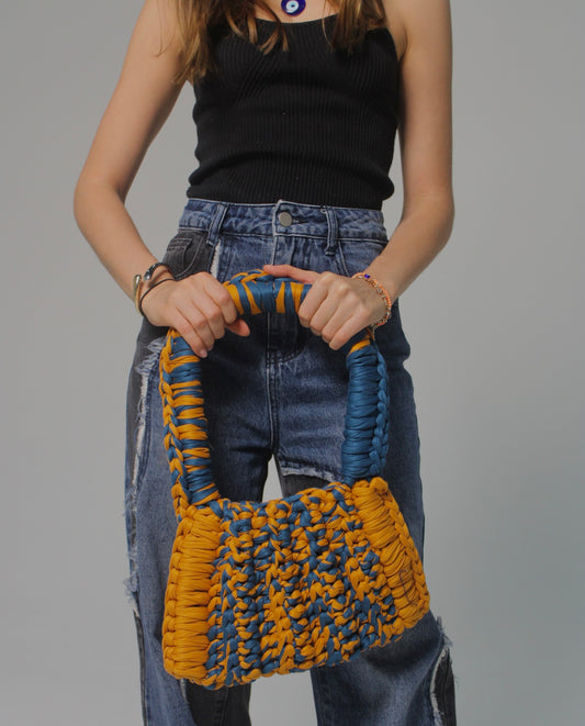Mostaza y Azul