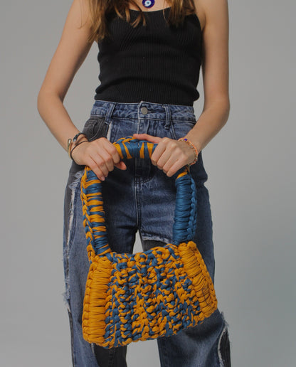 Mostaza y Azul